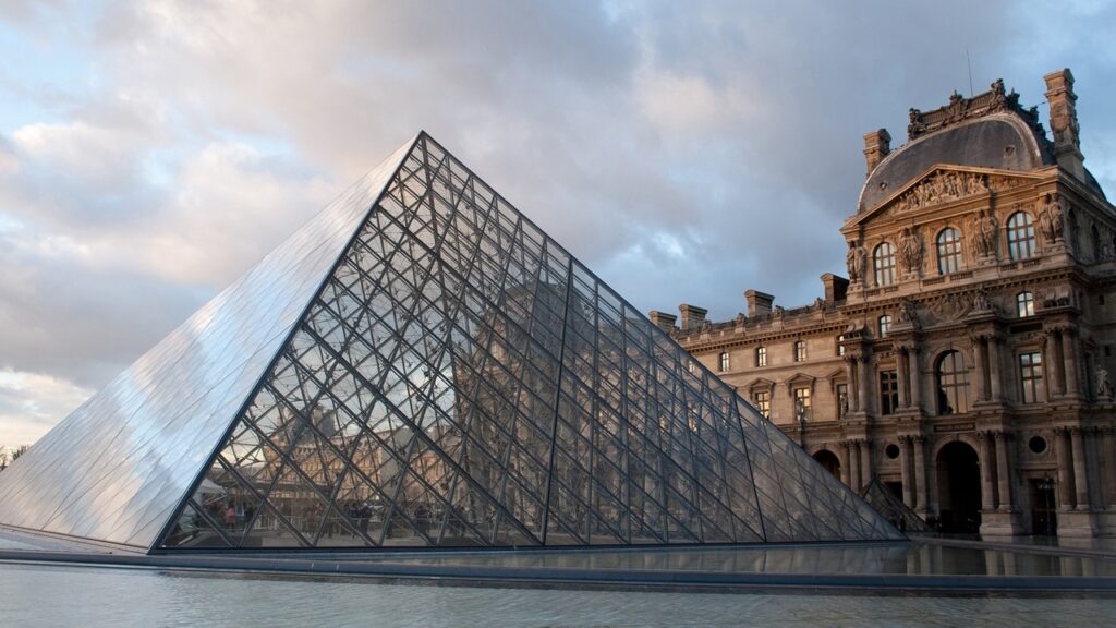 Louvre di Parigi